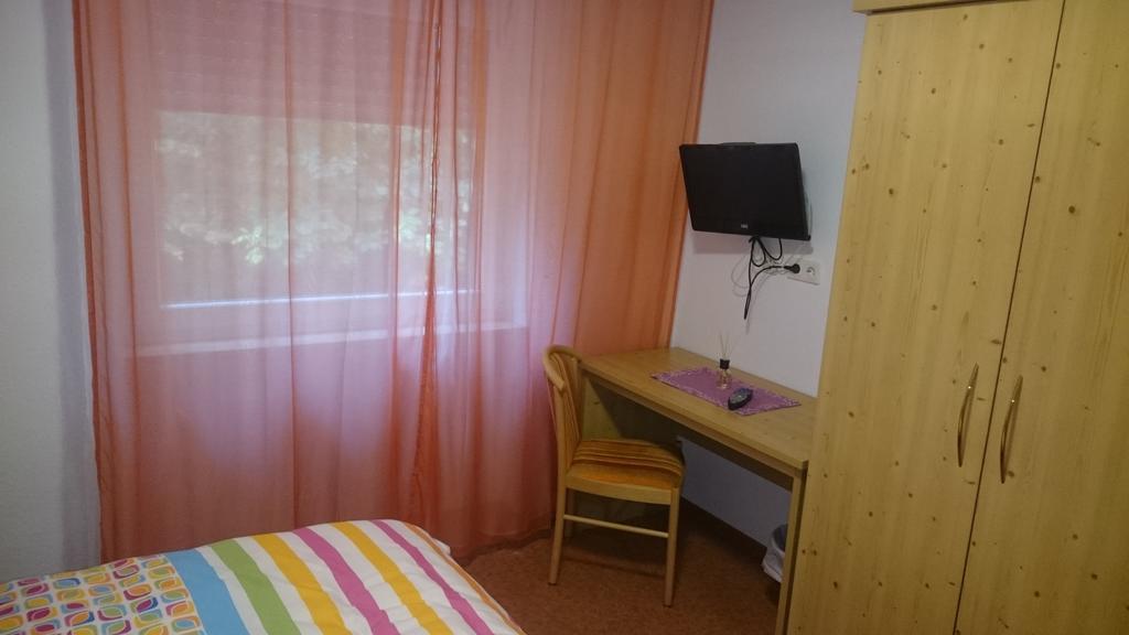 Gasthof Wilhelm Tell Fremdenzimmer ツィルンドルフ エクステリア 写真