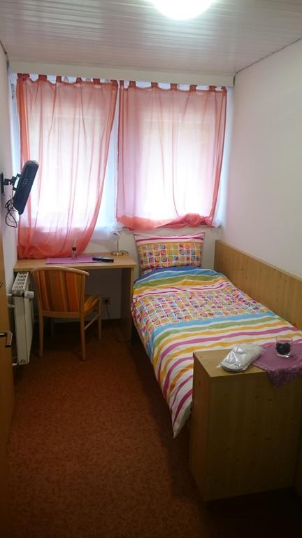 Gasthof Wilhelm Tell Fremdenzimmer ツィルンドルフ エクステリア 写真