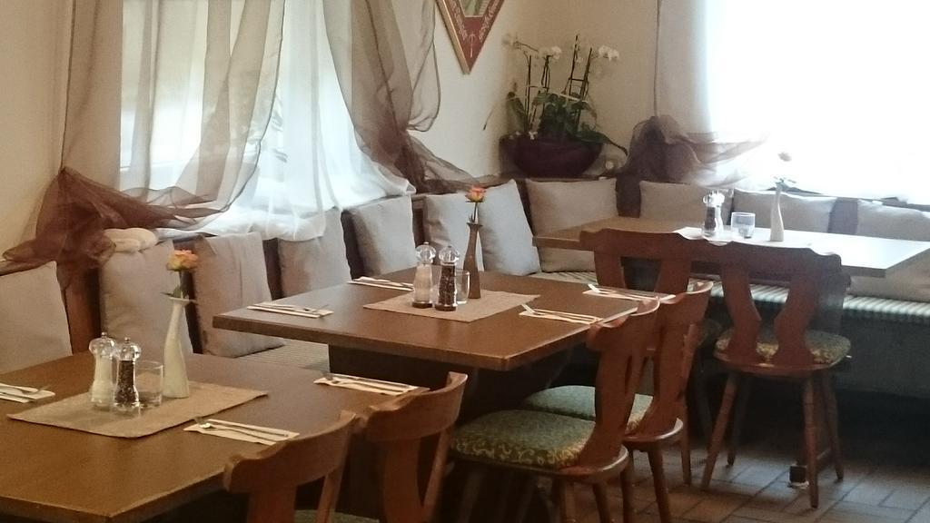 Gasthof Wilhelm Tell Fremdenzimmer ツィルンドルフ エクステリア 写真